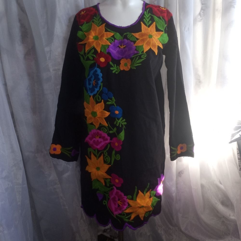 New Mexican dress embroidery size small and medium ( Hang )
